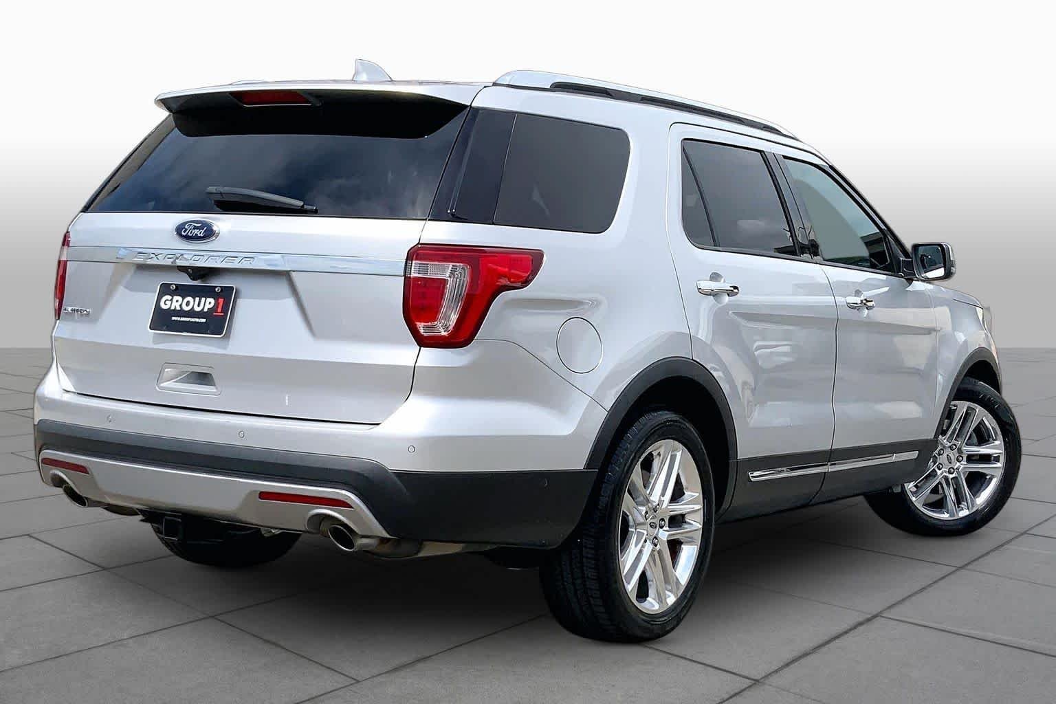 Used 2017 Ingot Silver Metallic Ford Limited image 13