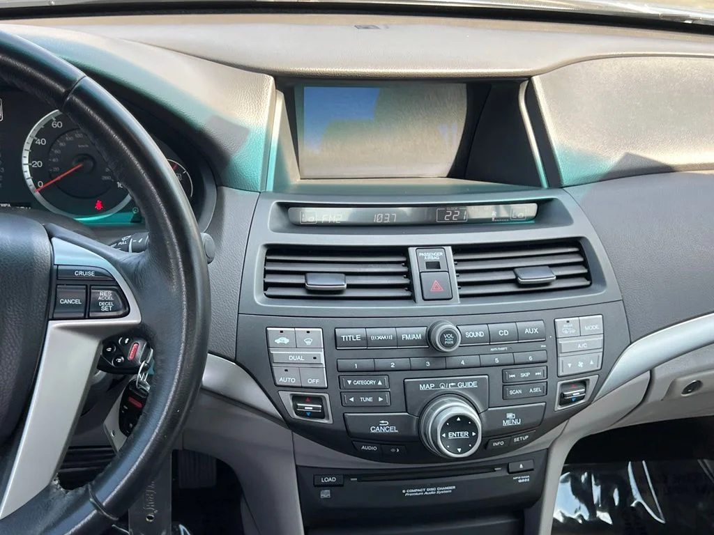 Used 2009 Alabaster Silver Metallic Honda EX-L image 20