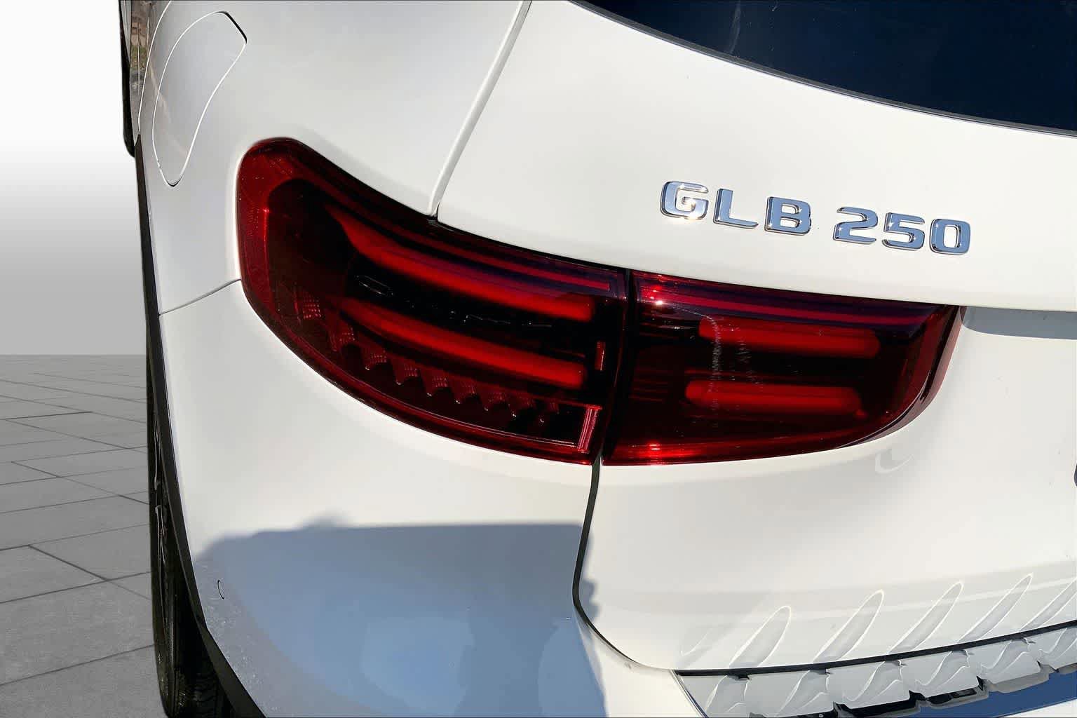 New 2026 Polar White Mercedes-Benz GLB 250 image 18