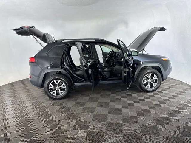 Used 2017 Black Jeep Trailhawk image 15