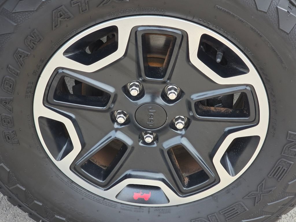 Used 2016 White Jeep Unlimited Rubicon image 20