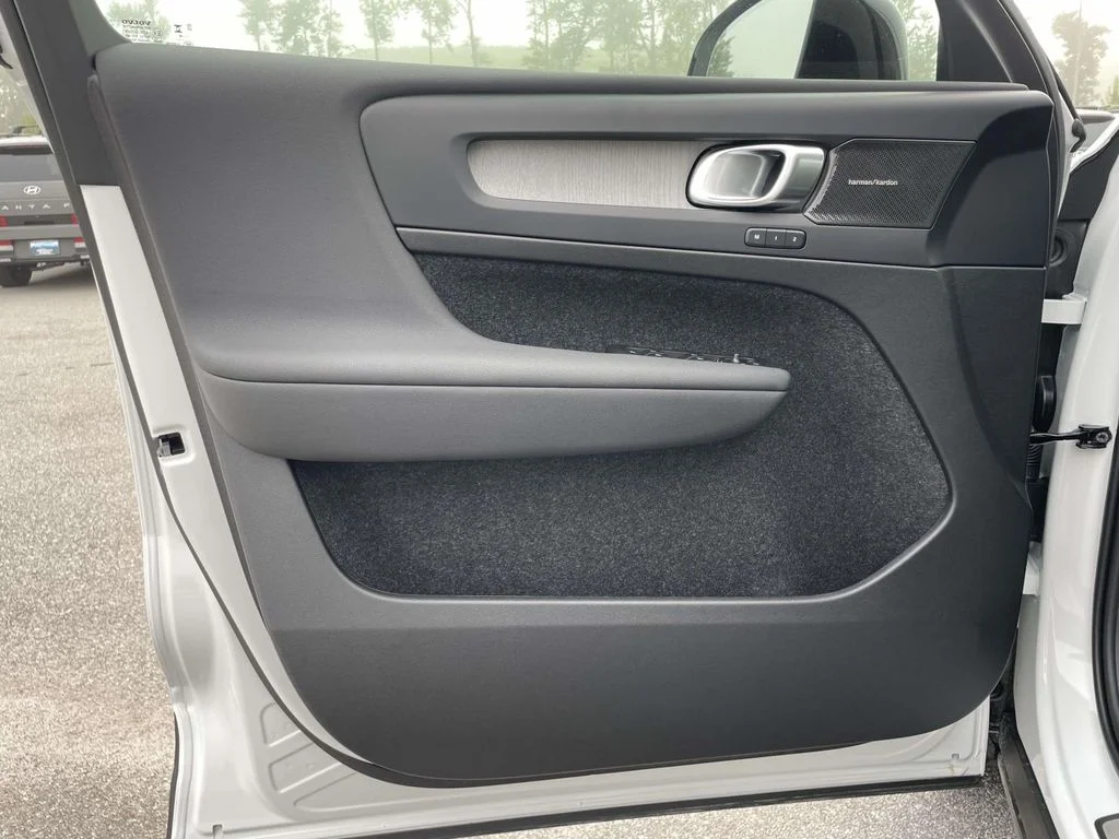 New 2026 Crystal White Volvo Plus image 5