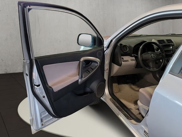 Used 2008 Classic Silver Metallic Toyota Base image 33