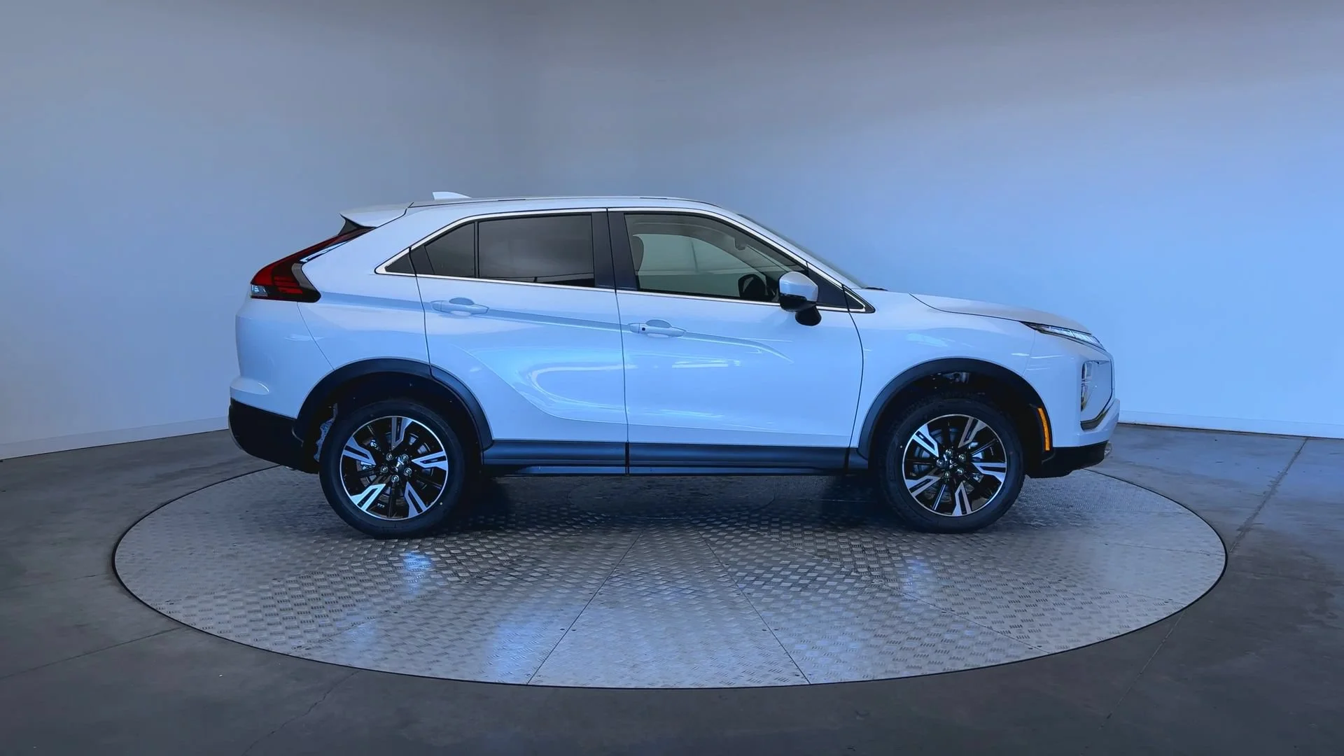 New 2026 White Diamond Mitsubishi SE image 9