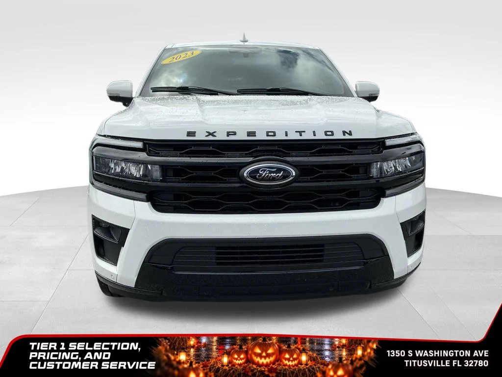 Used 2023 White Ford Limited image 9