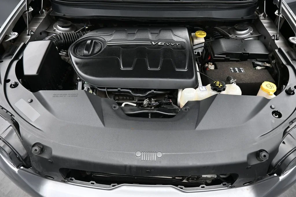Used 2019 Silver Jeep Latitude Plus image 15