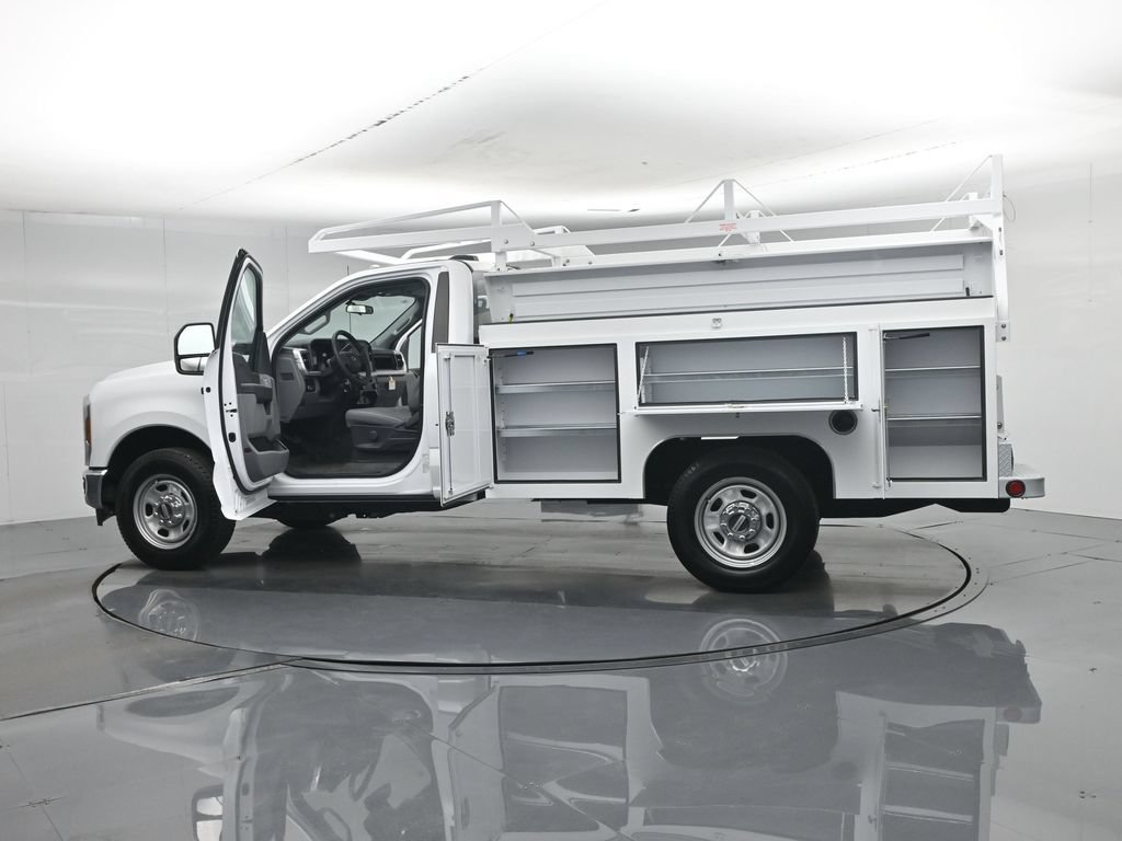 2026 Ford F-350 Super Duty Chassis Cab XL - Photo 37