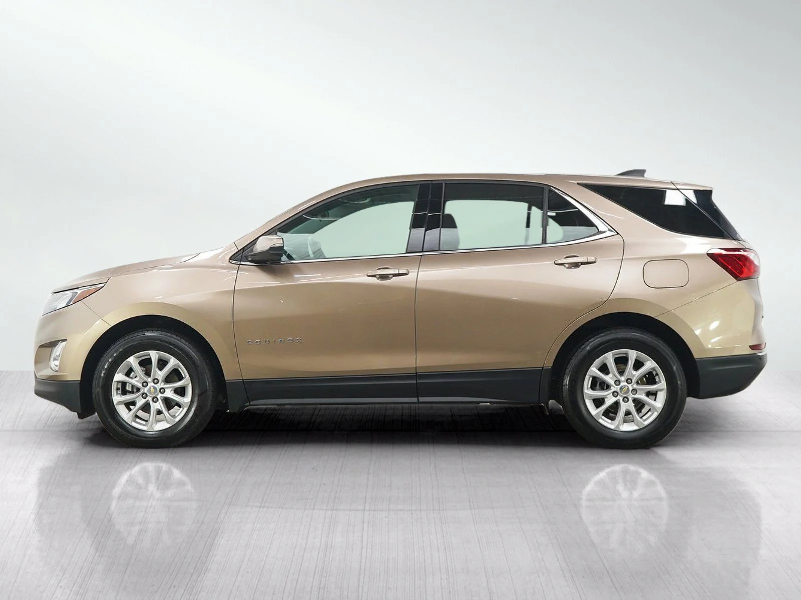 Used 2018 Chevrolet Equinox LT with VIN 2GNAXJEV2J6204700 for sale in White Bear Lake, Minnesota