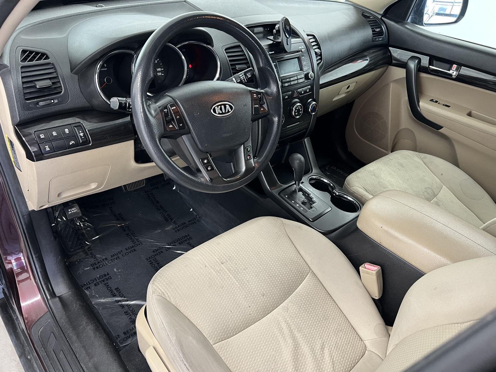 2011 Kia Sorento LX - Photo 13