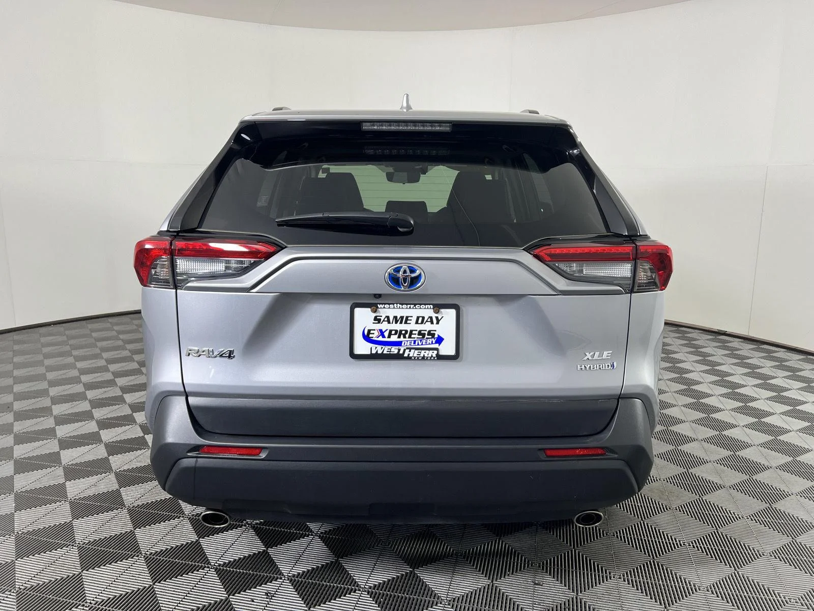 Used 2024 Silver Sky Metallic Toyota XLE Premium image 4