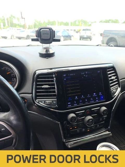Used 2019 Silver Jeep Limited image 13