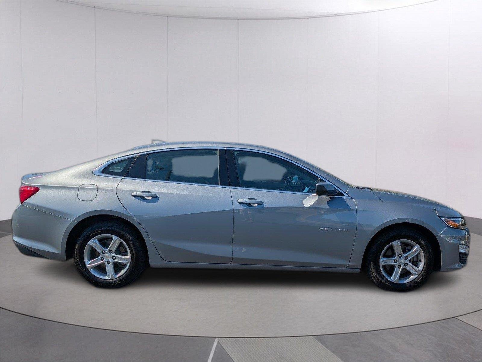 Used 2023 STERLING GRAY METALLIC Chevrolet LT image 8