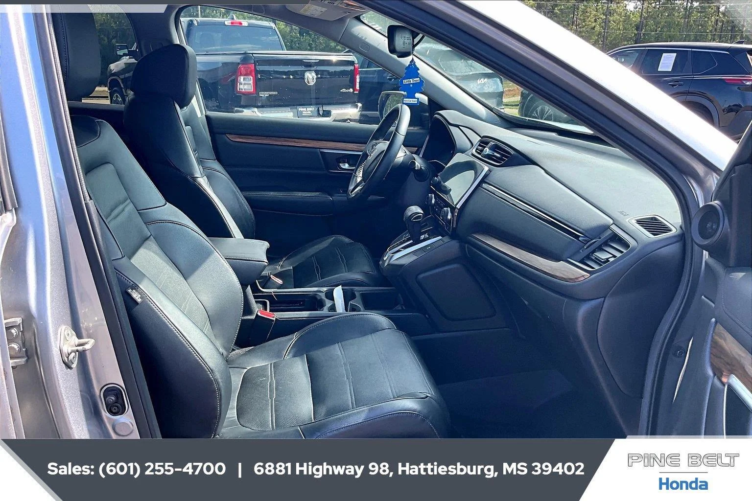 Used 2018 Lunar Silver Metallic Honda Touring image 6
