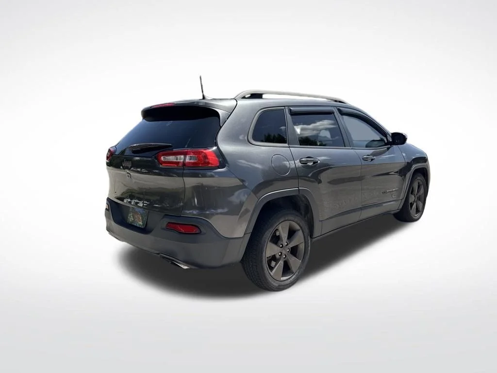 Used 2016 Granite Crystal Clearcoat Metallic Jeep Latitude image 5