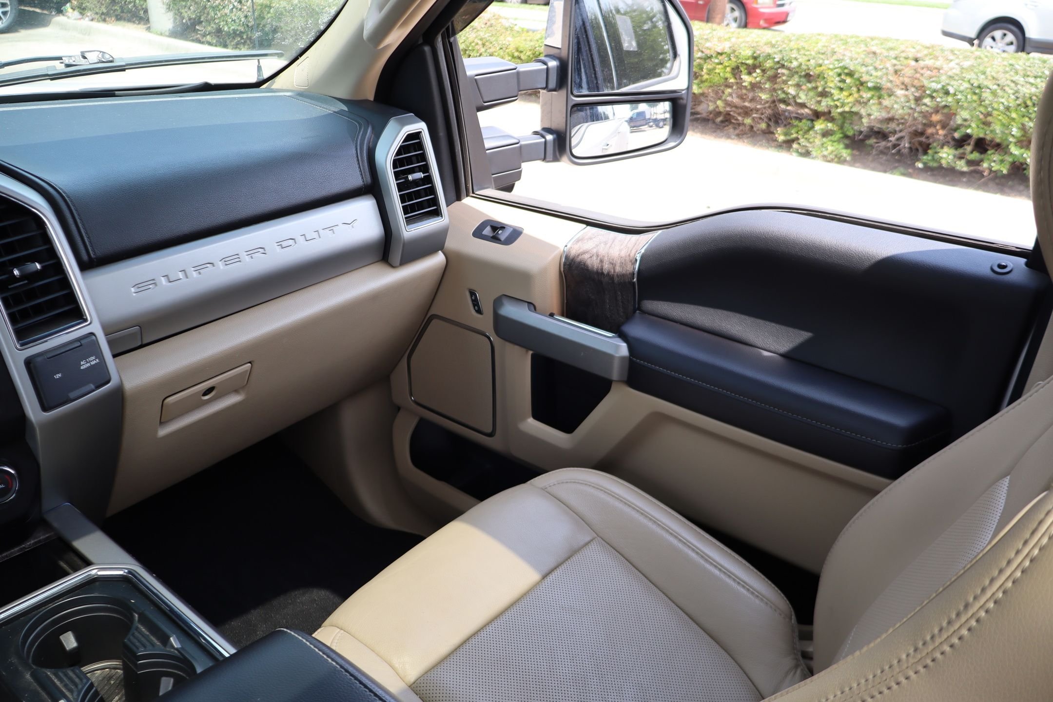 Used 2019 White Platinum Clearcoat Metallic Ford Lariat image 24