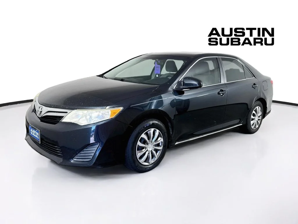 Used 2013 Gray Toyota LE image 3
