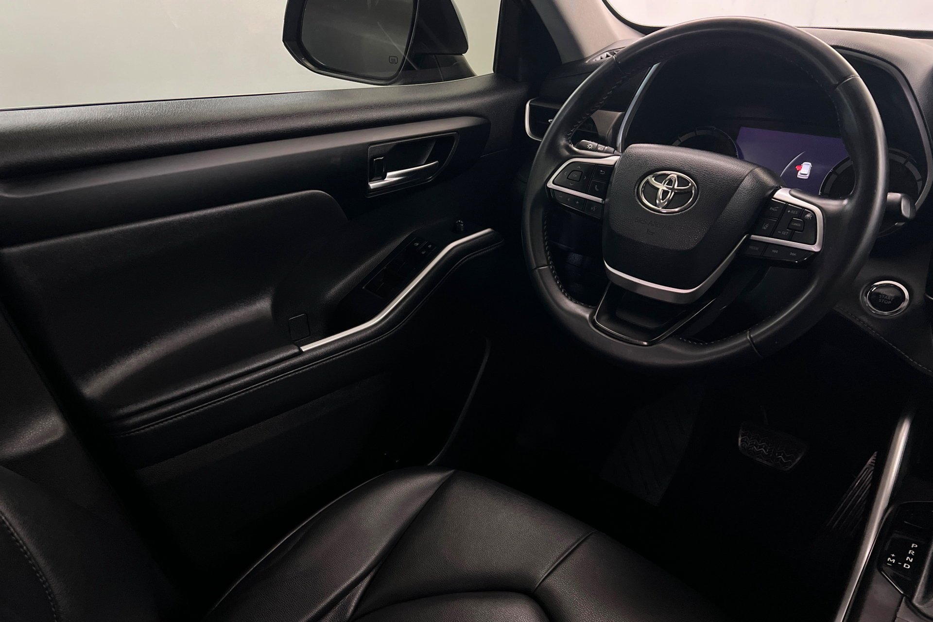 Used 2022 Gray Toyota XLE image 12