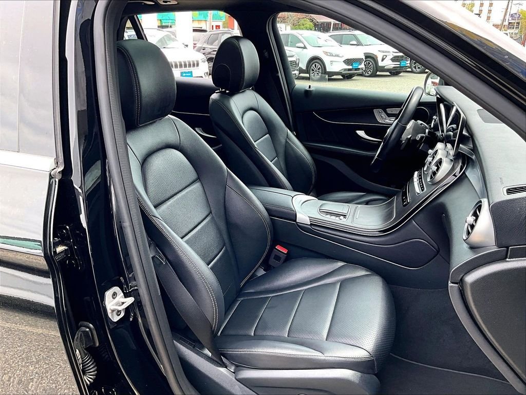 Used 2022 Black Mercedes-Benz GLC 300 image 11