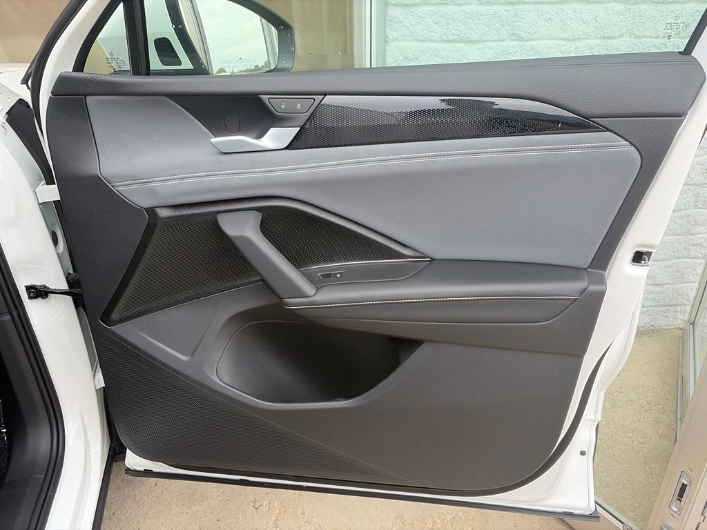 New 2026 Pure White Volkswagen SE image 22