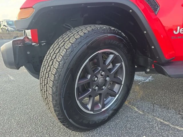 Used 2021 Red Jeep Overland image 31