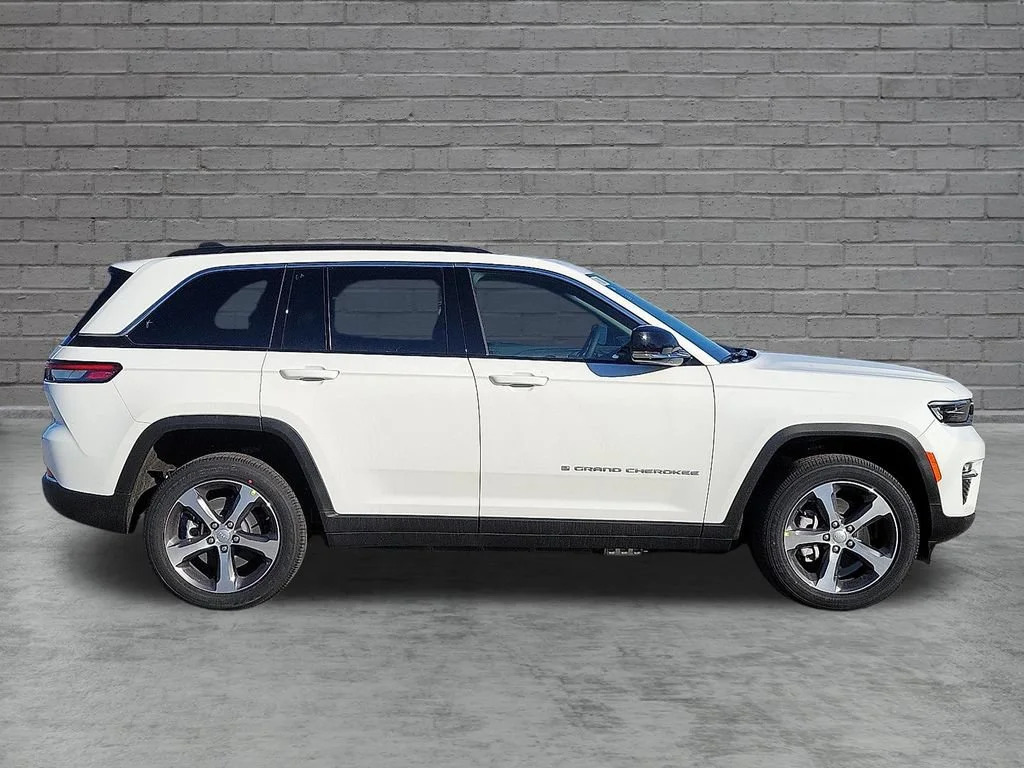 New 2024 Bright White Clearcoat Jeep  image 9