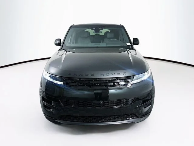 New 2026 Black Land Rover Dynamic SE image 2
