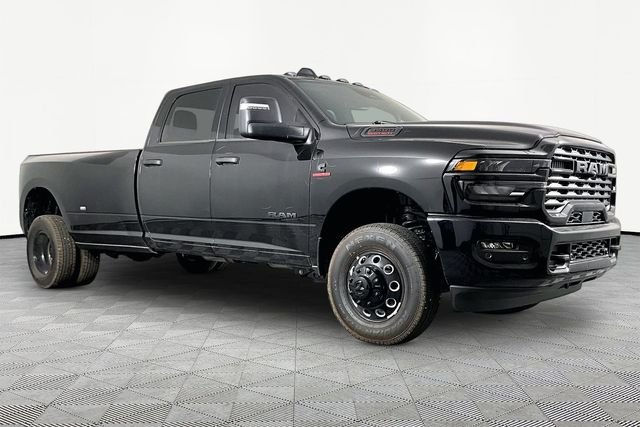 New 2026 Diamond Black Crystal Pearl-Coat Exterior Paint RAM Big Horn image 3
