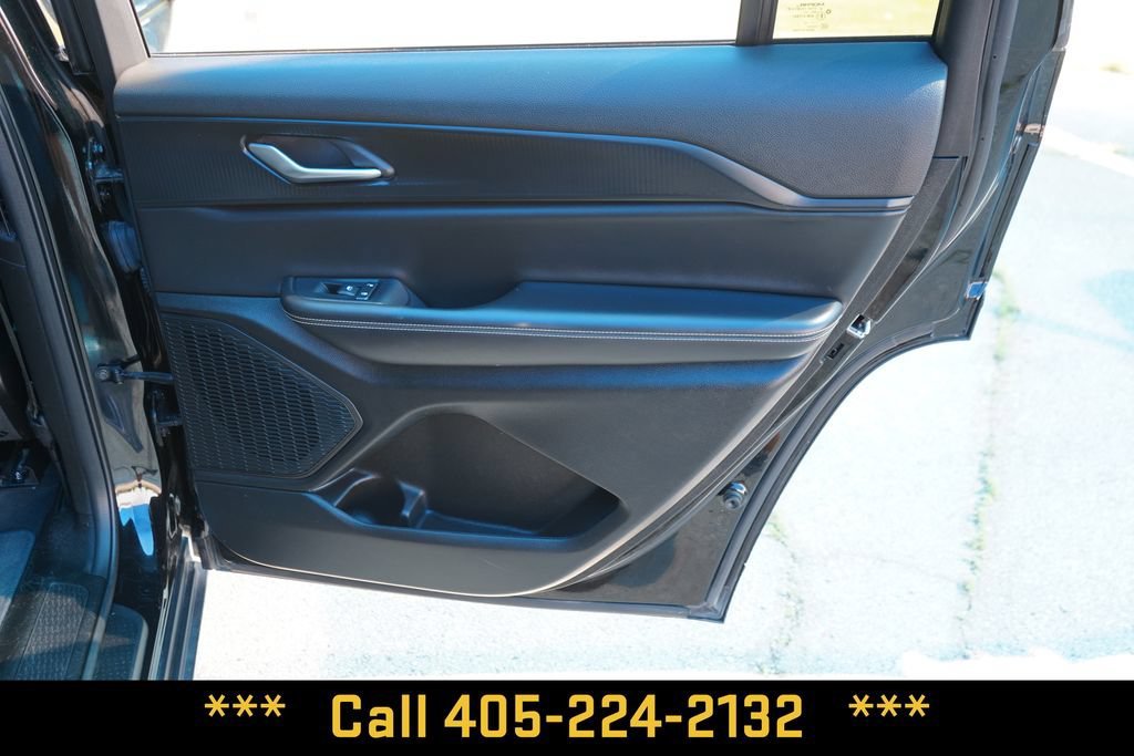 Used 2023  Jeep Laredo image 23