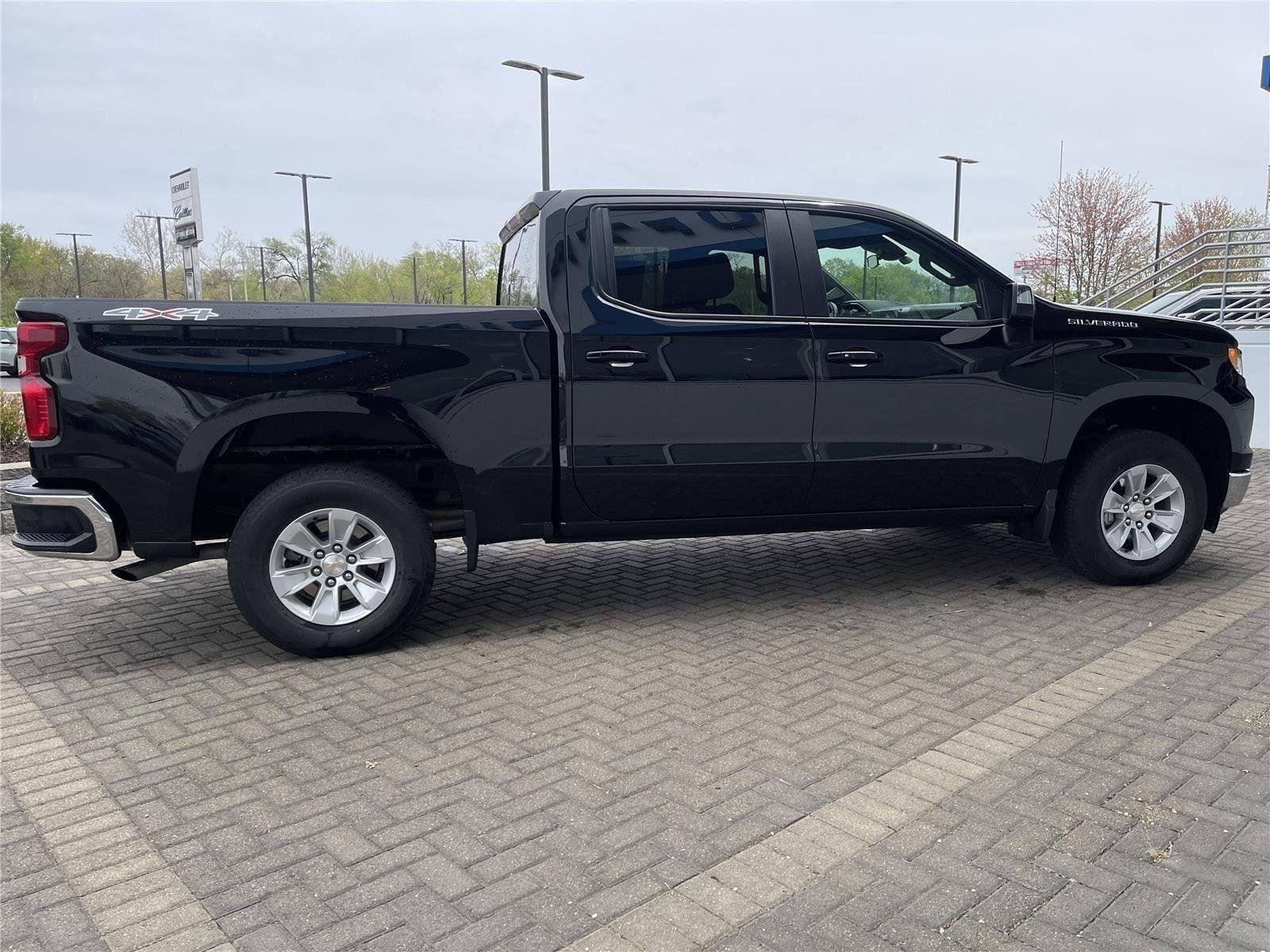 2025 Chevrolet Silverado 1500 LT - Photo 6