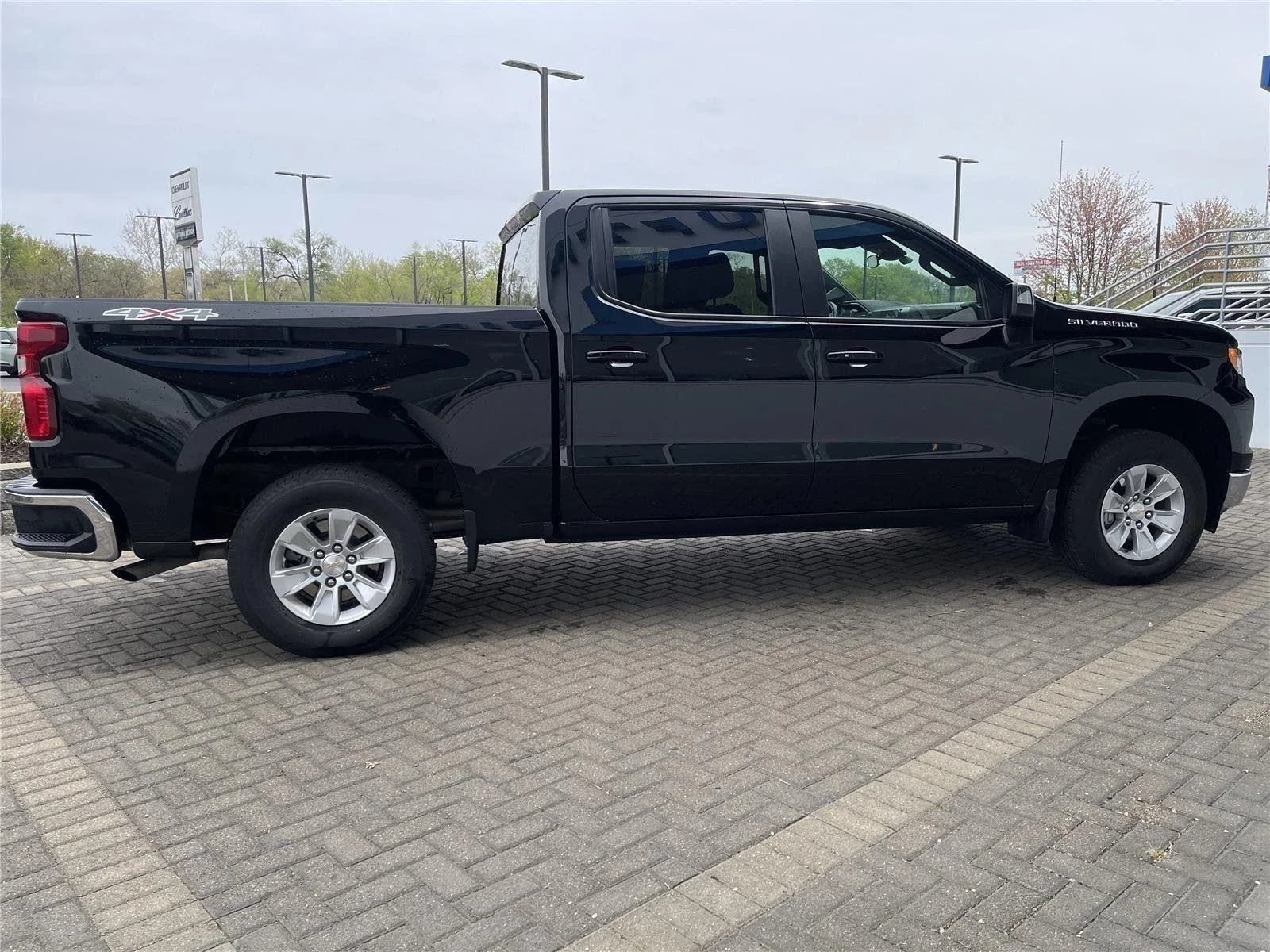 Used 2025 Black Chevrolet LT image 6