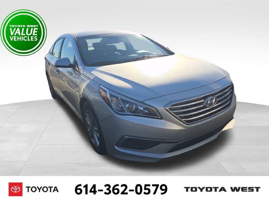 Used 2017 Silver Hyundai SE image 1