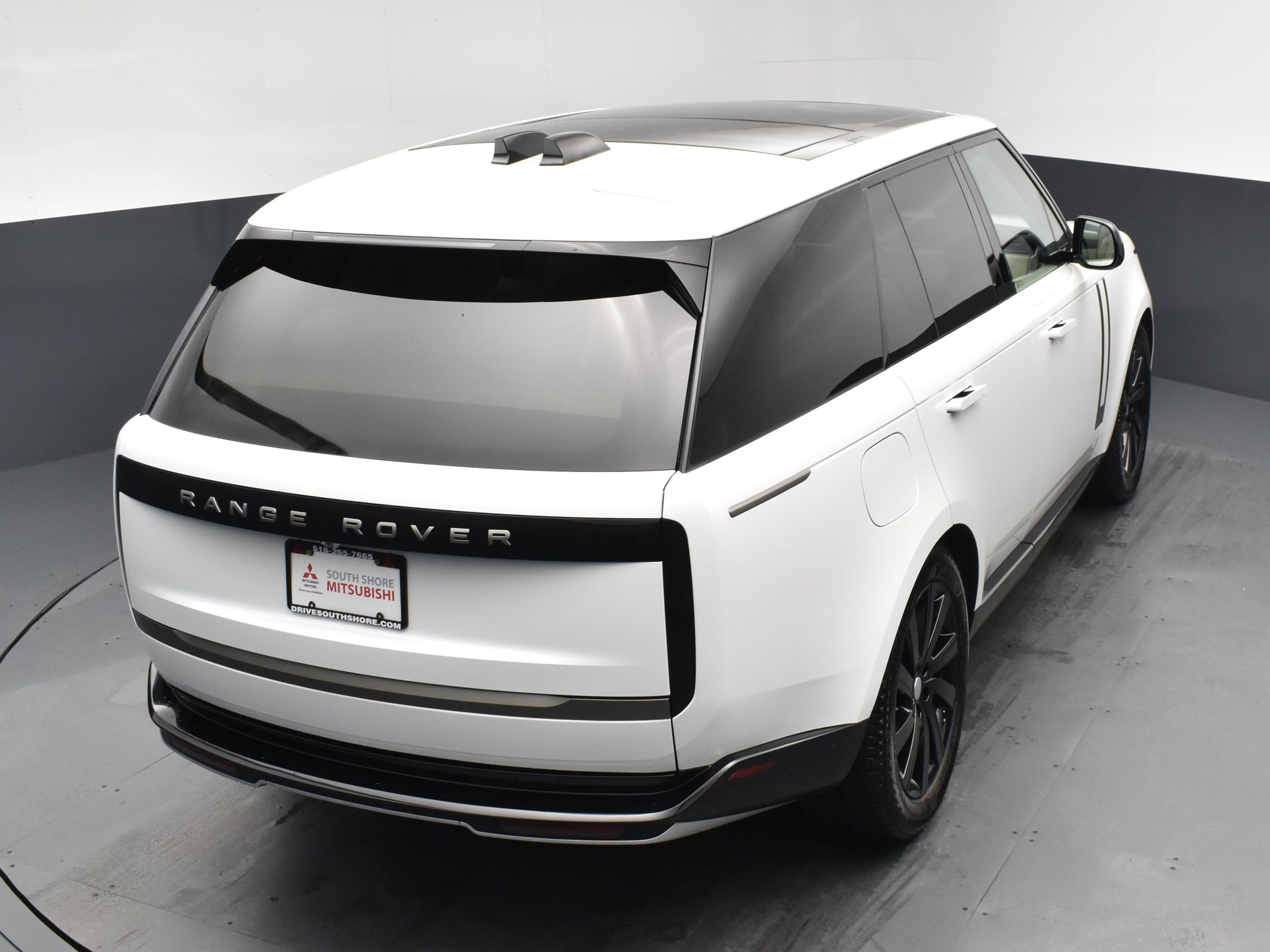 Certified Used 2024 White Land Rover SE image 18