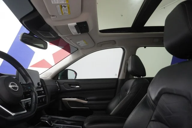 Used 2022 BLACK Nissan Platinum image 16