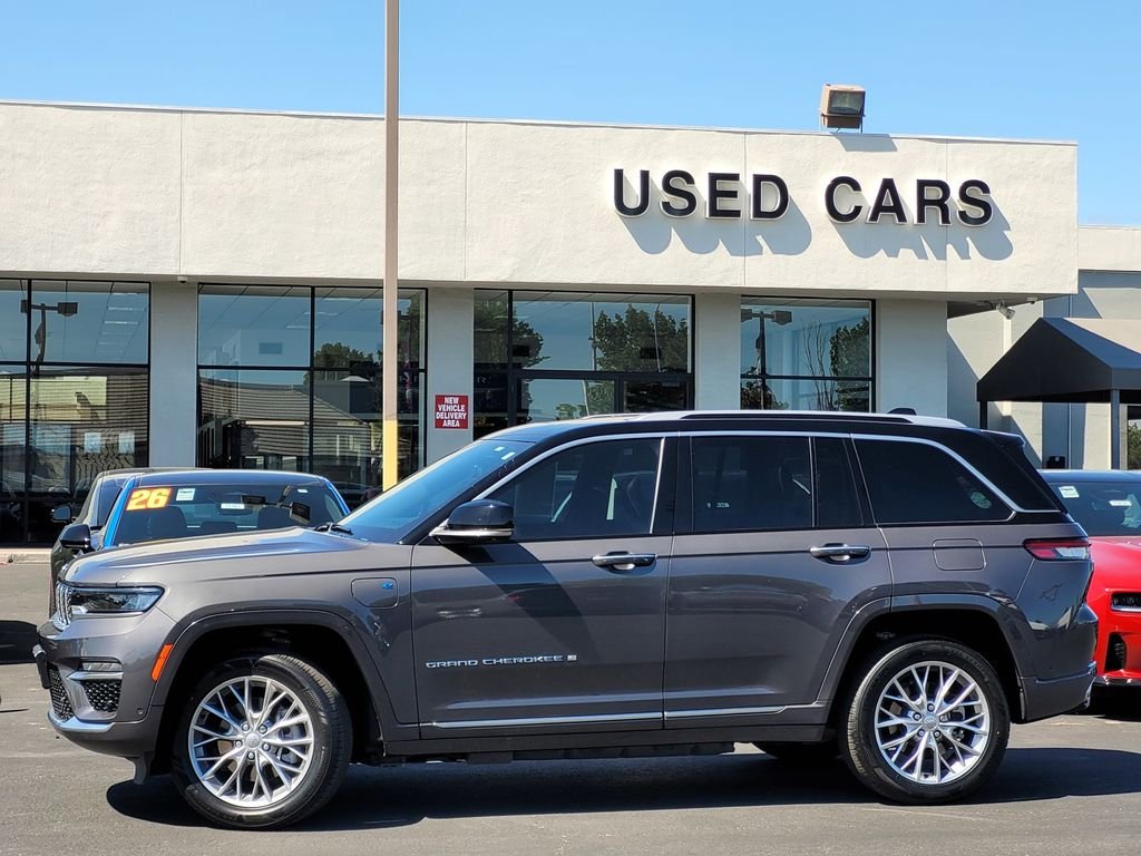 Used 2022 Gray Jeep Summit 4xe image 7