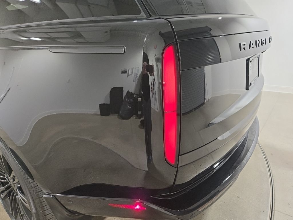New 2026 Santorini Black Land Rover SE image 23