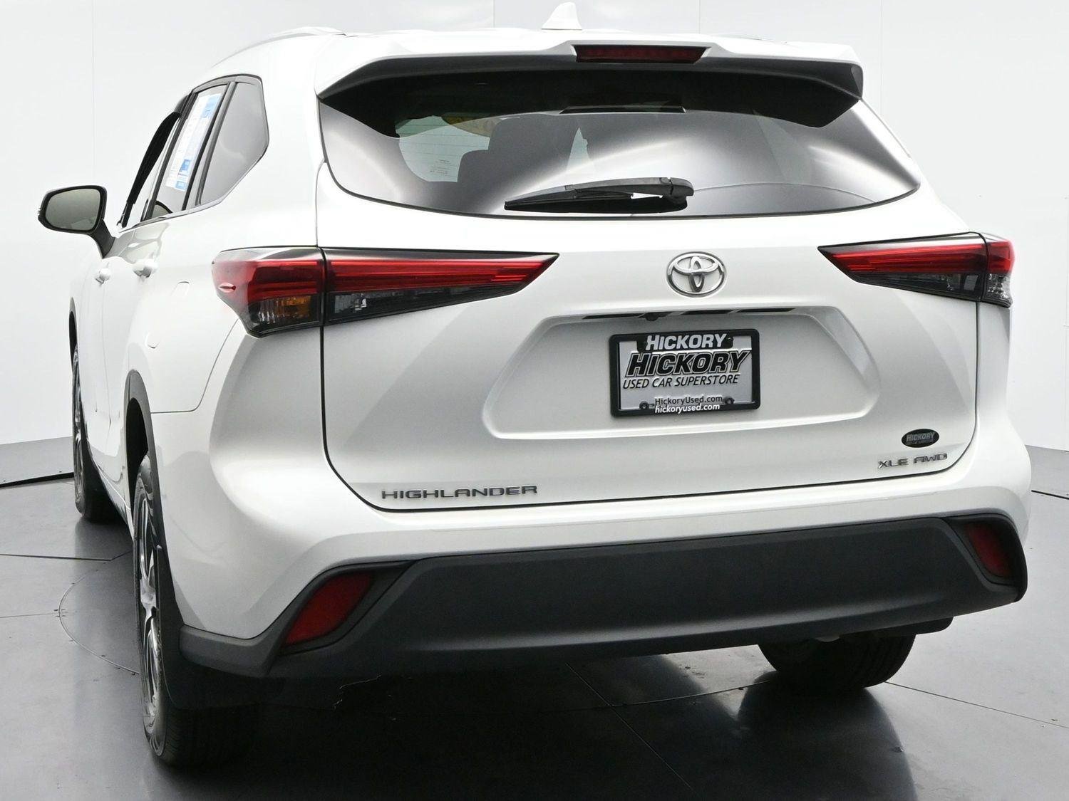 Used 2022 Wind Chill Pearl Toyota XLE image 6