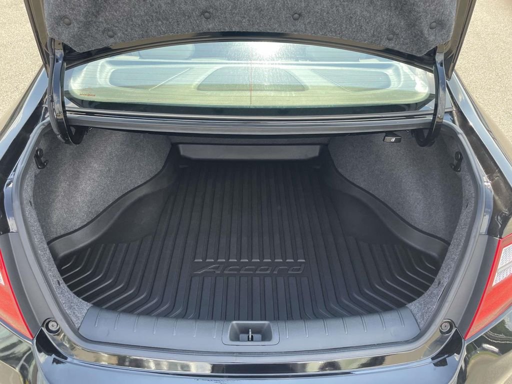 Used 2017 Black Honda EX-L image 9