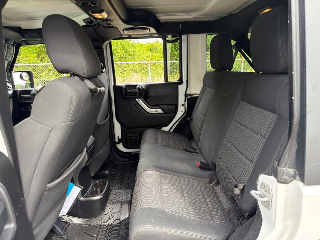 2011 Jeep Wrangler Unlimited Rubicon - Photo 15