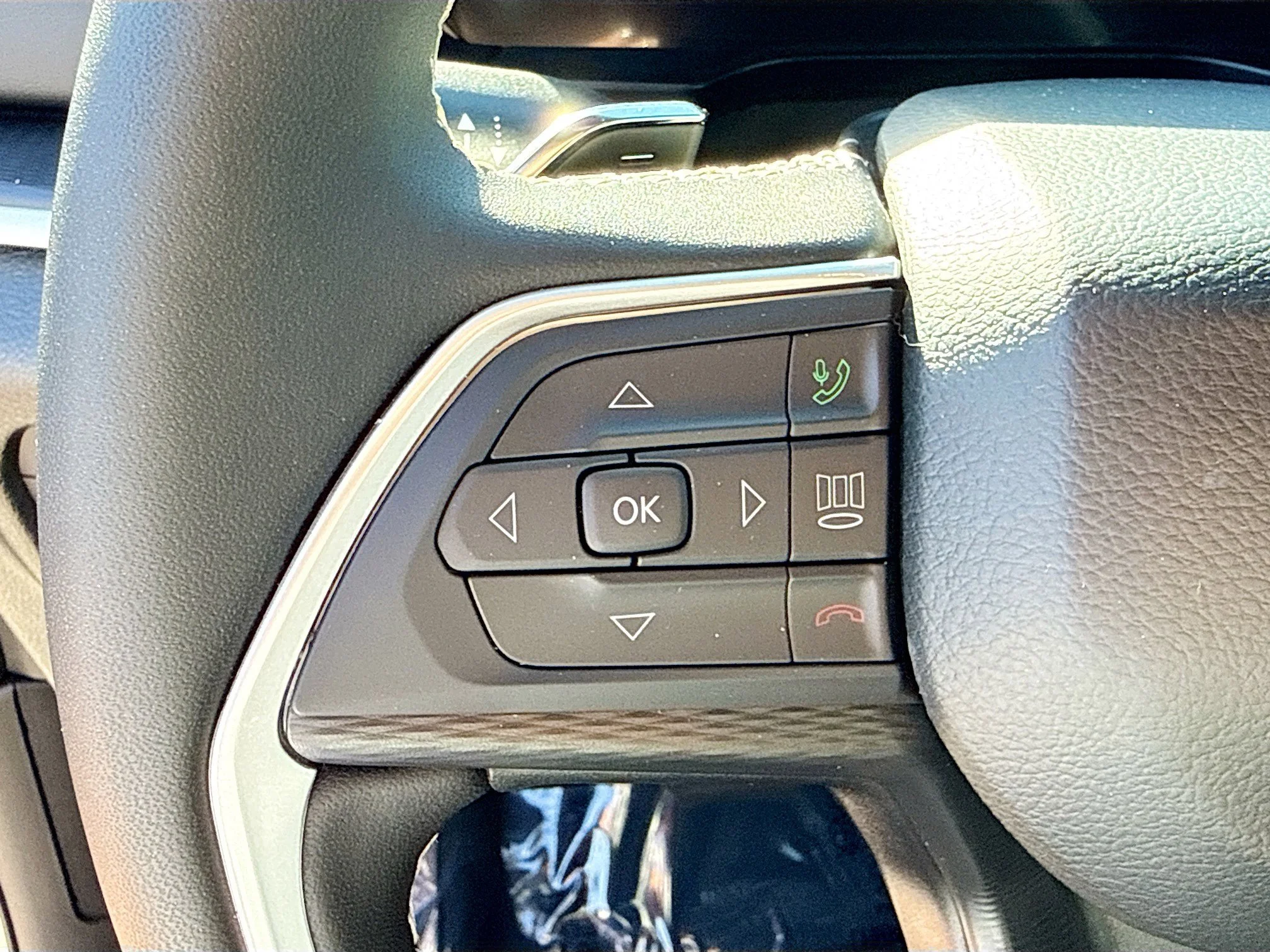Used 2025 Silver Zynith Jeep Laredo X image 37