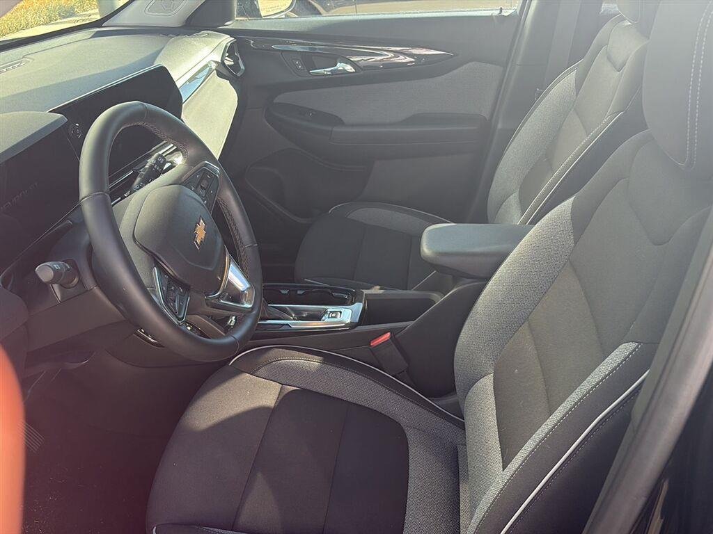 Used 2025 Mosaic Black Metallic Chevrolet LT image 6