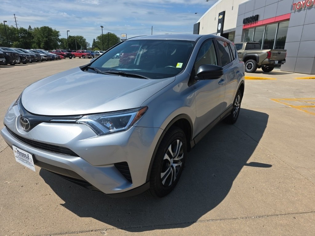 2018 Toyota RAV4 LE photo 2