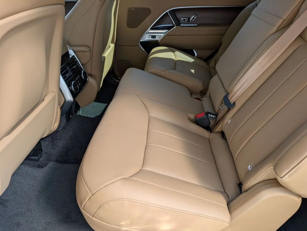 New 2026 Belgravia Green Land Rover SE image 28