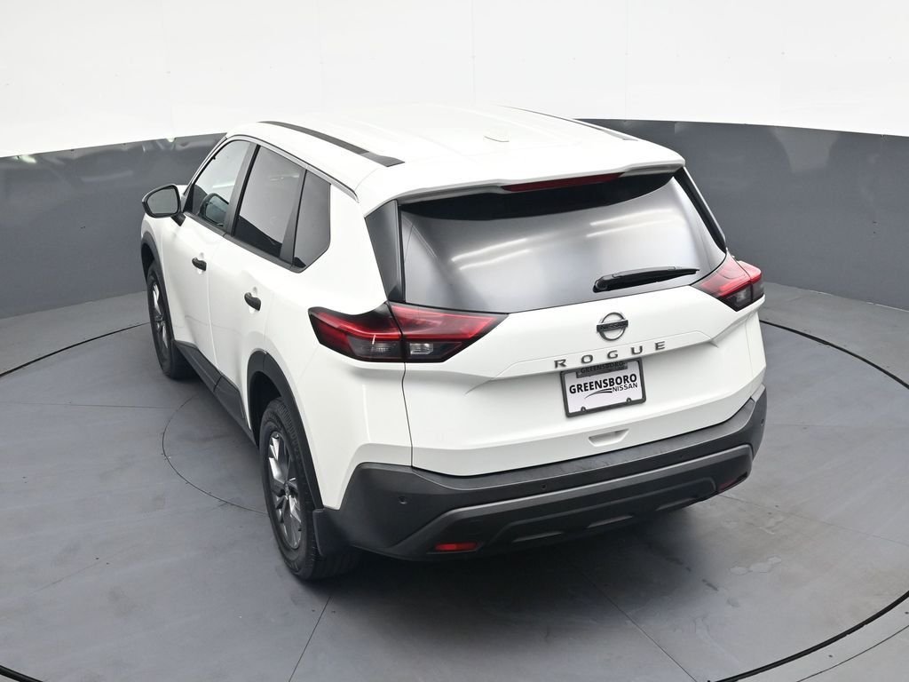Used 2021 White Nissan S image 36