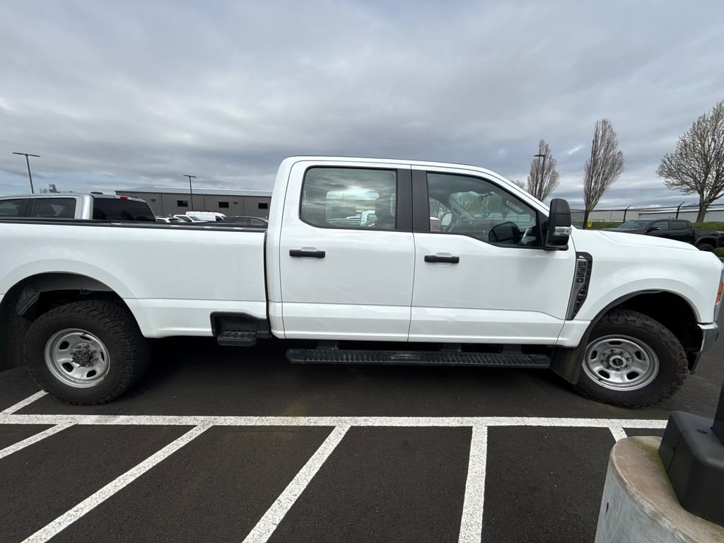 2023 Ford F-350 XL 4x4 Crew Cab 176 in SRW's photo
