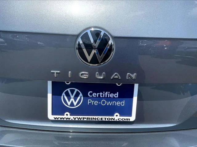 Used 2022 Gray Volkswagen 2.0T SE R-Line Black image 18