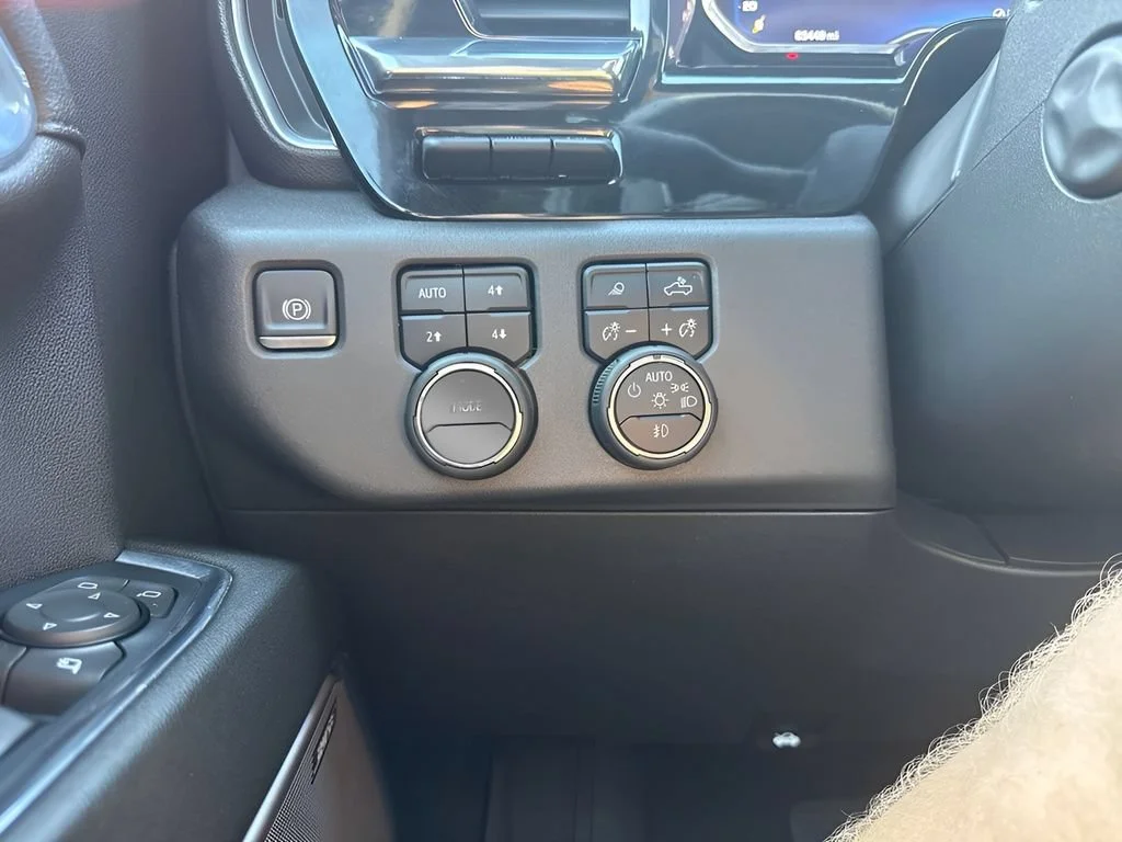 Used 2023 Black Chevrolet High Country image 18