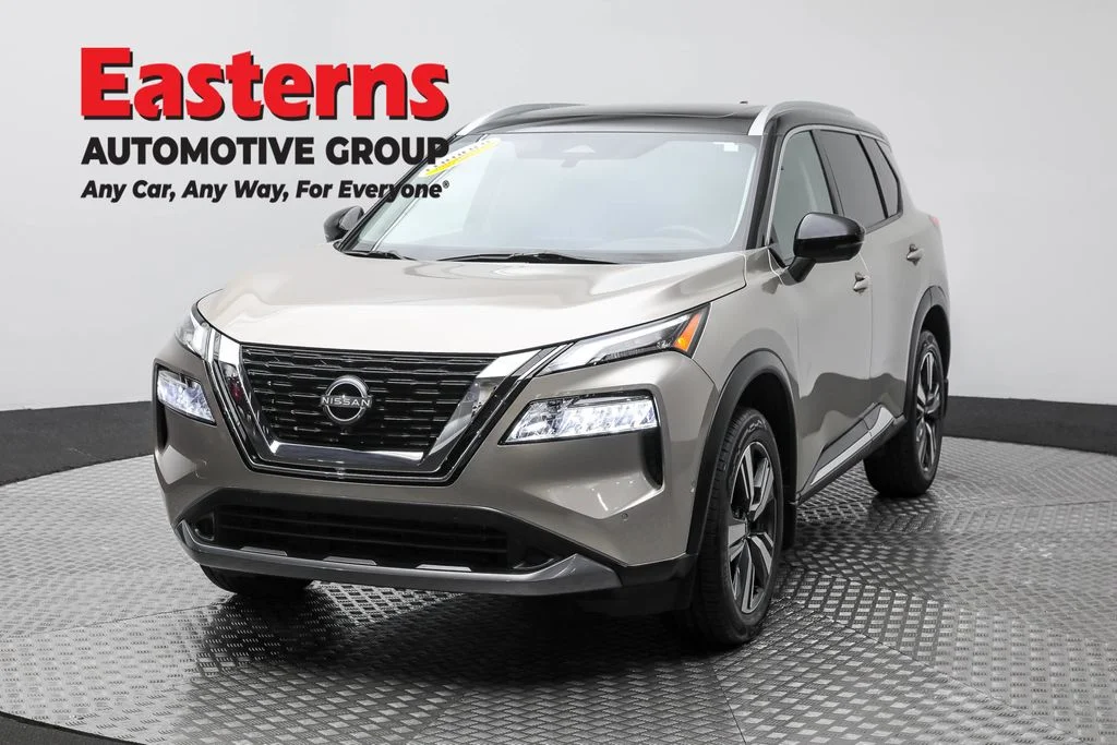 Used 2023 Silver Nissan SL image 1