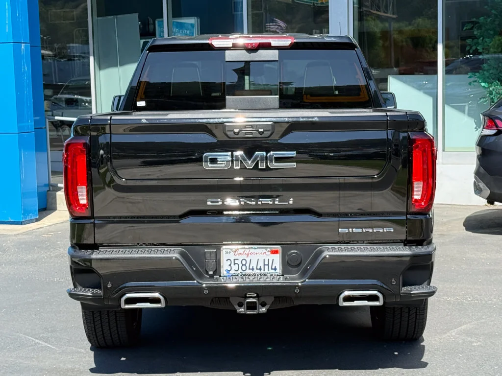 Used 2025 Onyx Black GMC Denali Ultimate image 8
