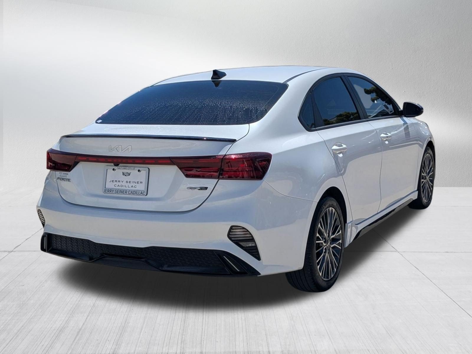 Used 2024 White Kia GT-Line image 5