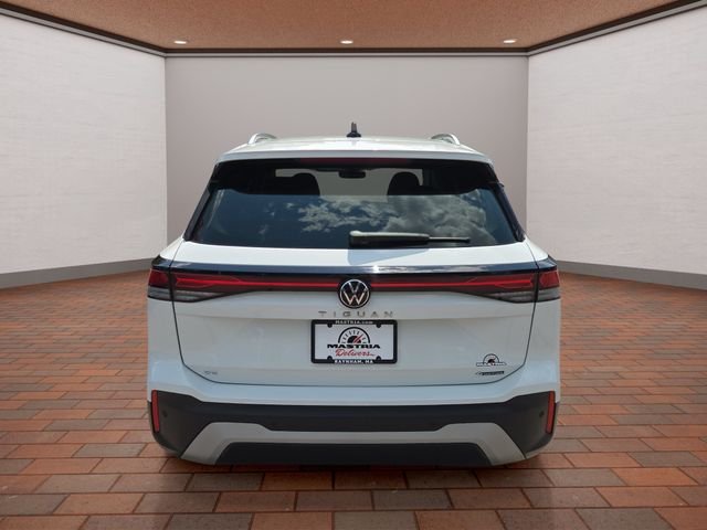 Used 2025 Pure White Volkswagen 2.0T SE image 27